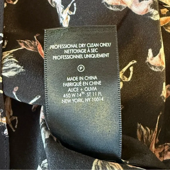 NWT Alice + Olivia Horse-Print Willa Placket Top With Piping in Rodeo Black Sz.M - Picture 15 of 16